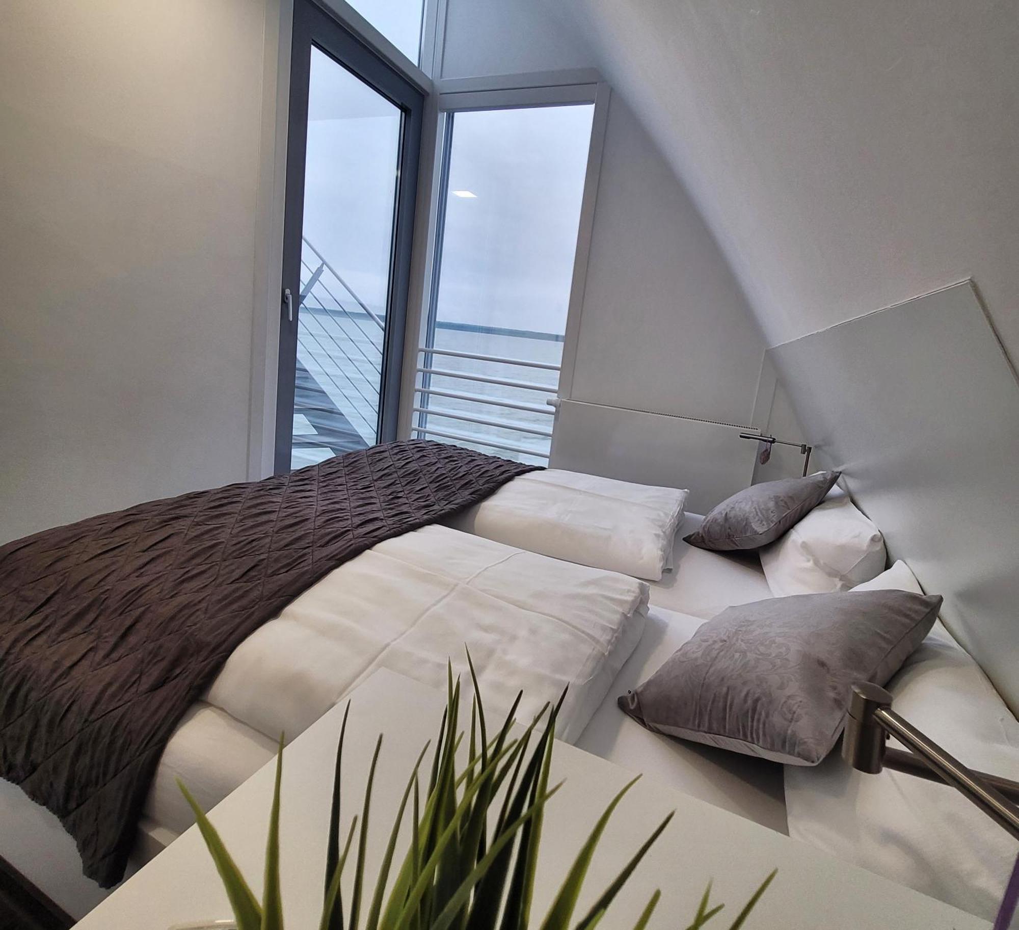 Schwimmendes Ferienhaus Sky Elsterheide Εξωτερικό φωτογραφία